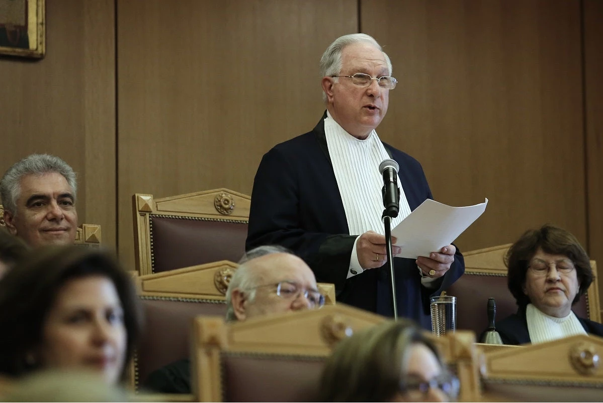 Παραίτηση-βόμβα του Προέδρου του ΣτΕ Νικόλαου Σακελλαρίου – Δακρυσμένος εξαπέλυσε δριμύ κατηγορώ στην κυβέρνηση για την μείωση των συντάξεων